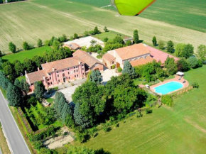 Large property on farmland with swimming pool Pontecchio Polesine